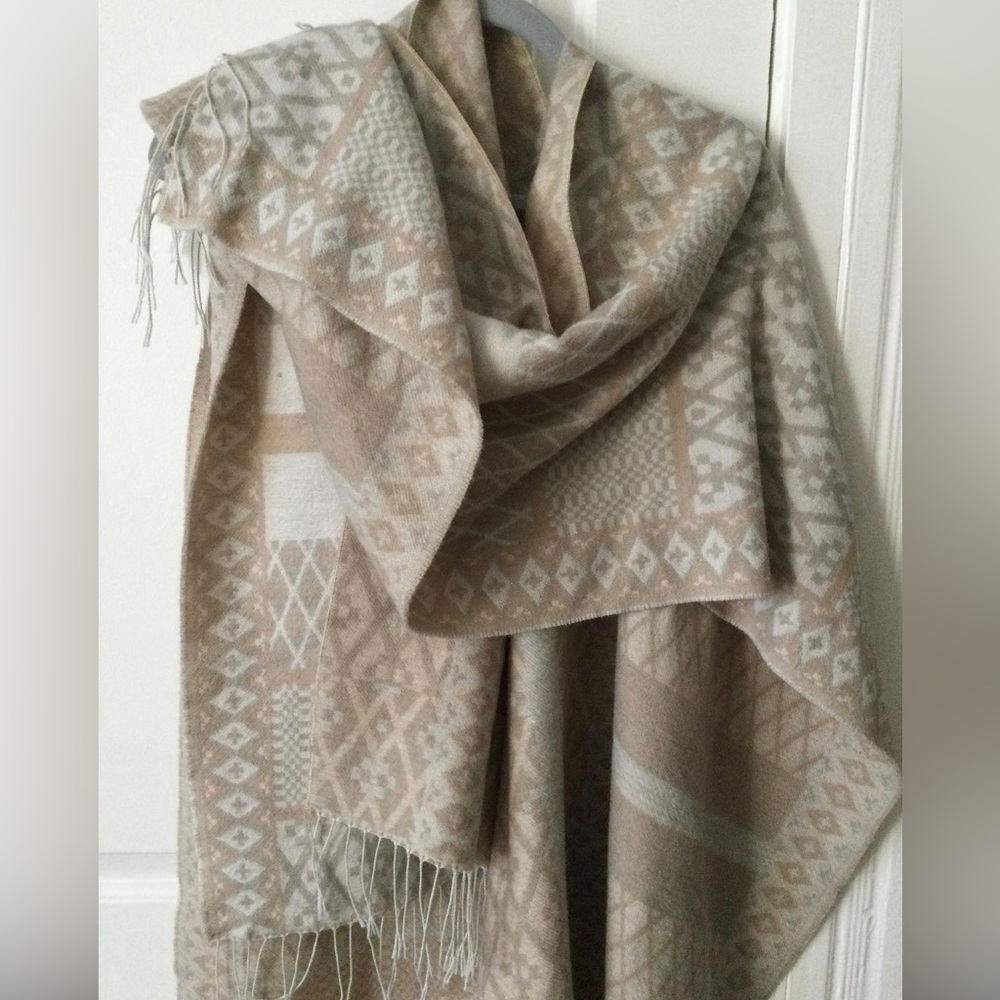 Gorgeous cream shawl